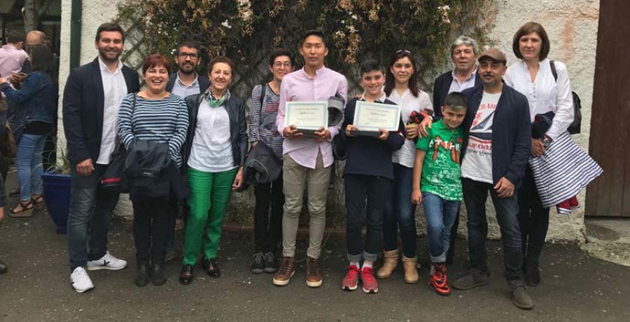 Dos alumnos del colegio Bayón reciben premios a la excelencia académica que otorga la CECE