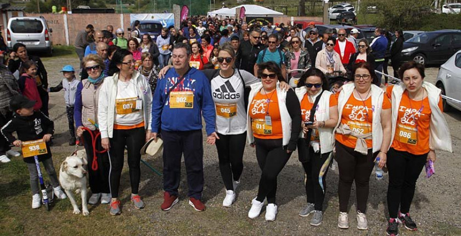 Más de 1.000 personas andan con As Saíñas de Castrelo contra la leucemia