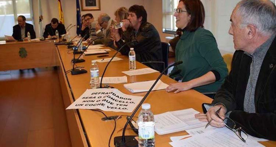 El PSOE sopesa denunciar a Dieste por expulsar a dos ediles del Pleno