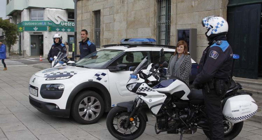 La Policía Local mejora su equipo con dos motos y chalecos para todos los agentes