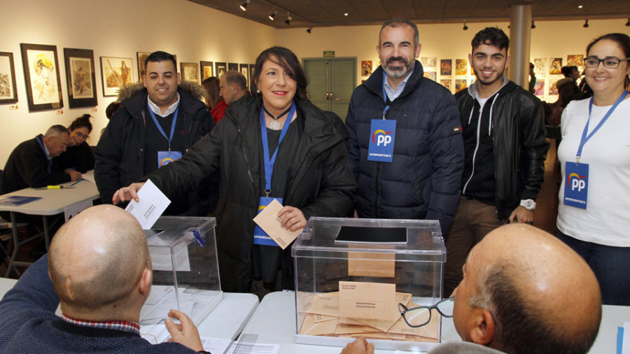 El PSOE se mantiene como el más fuerte  pero el PP ya le pisa  los talones e incluso le  gana en algunas mesas