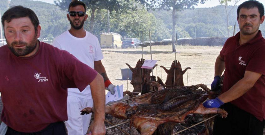 Amil celebra otra exitosa “Festa do Porquiño á Brasa”  con unos 3.000 comensales