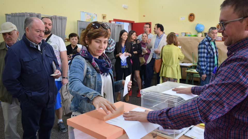 El PP de Ribeira pierde 2.163 votos respecto al 2016 pero es el único de la zona que retiene su larga hegemonía