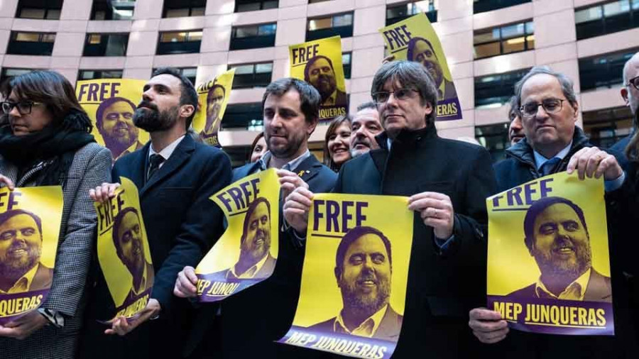 Junqueras pide que se suspenda la decisión de dejar vacante su escaño