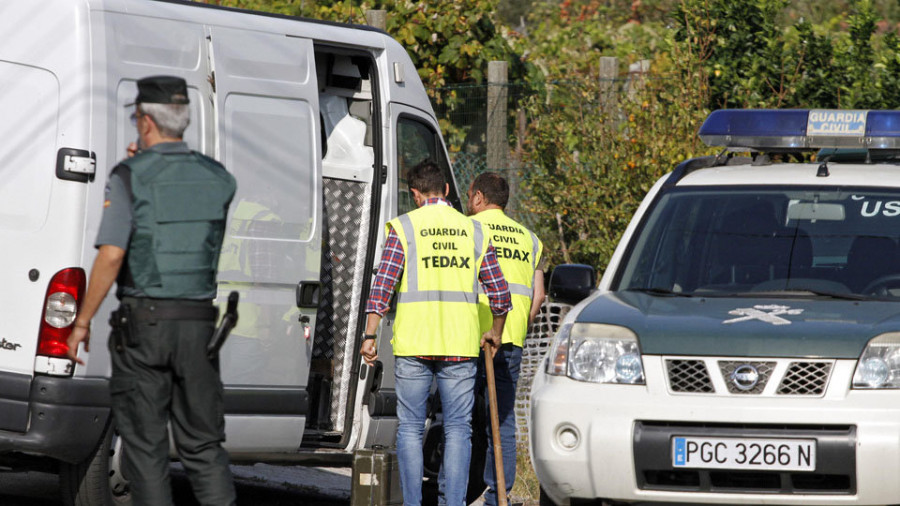 José Luis Abet 
usó un revólver del calibre 32 con el que disparó 15 veces a sus tres víctimas