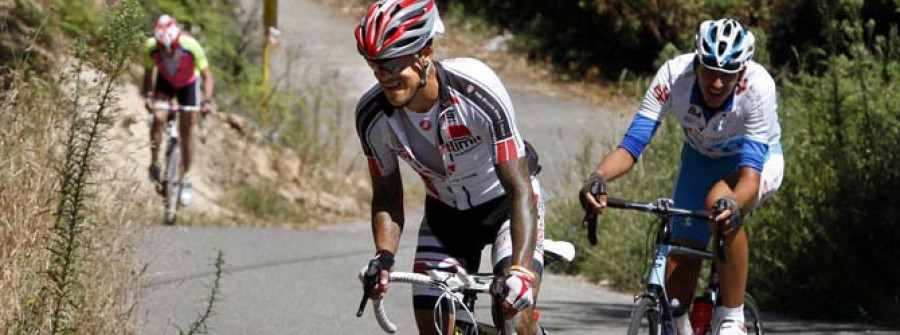Cerca de 2.000 cicloturistas recordaron a las víctimas de Angrois