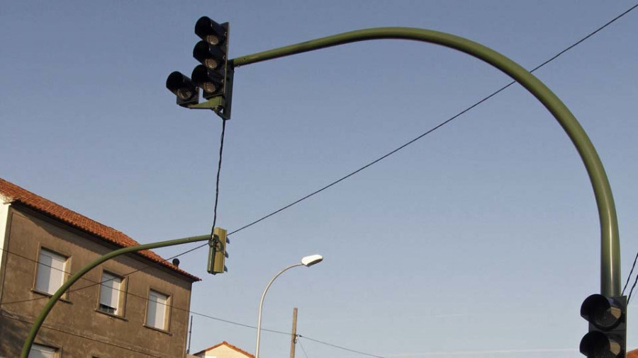 El Concello solicita a Fenosa que agilice el encendido de los nuevos semáforos de Vilariño