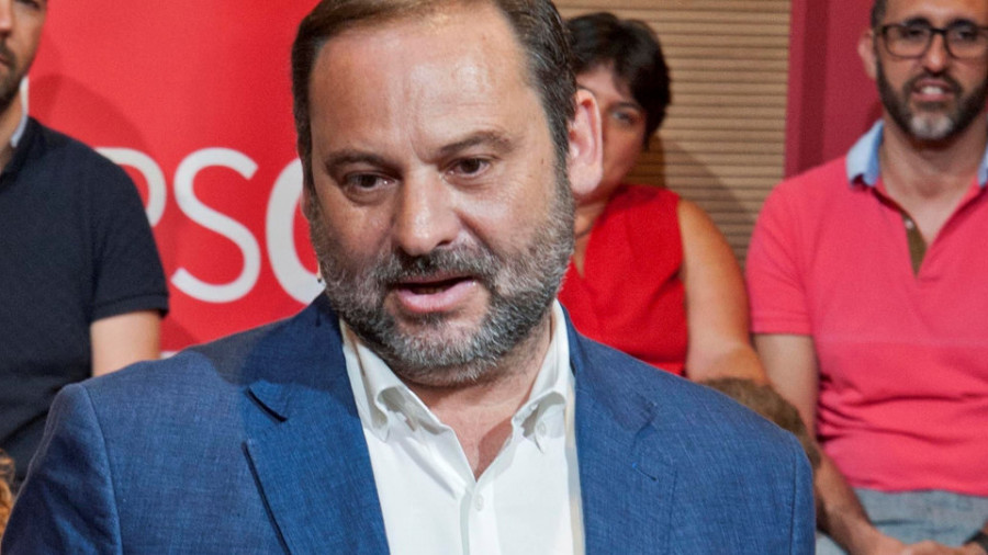 La oposición aviva sus críticas ante las dudas sobre la reunión de Ábalos con Delcy Rodríguez