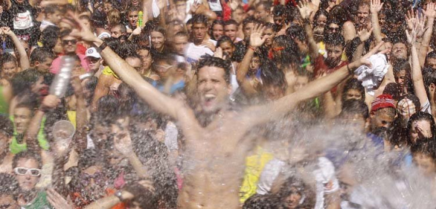 Los hosteleros no pagarán por las barras del Agua a cambio de poner baños en la calle