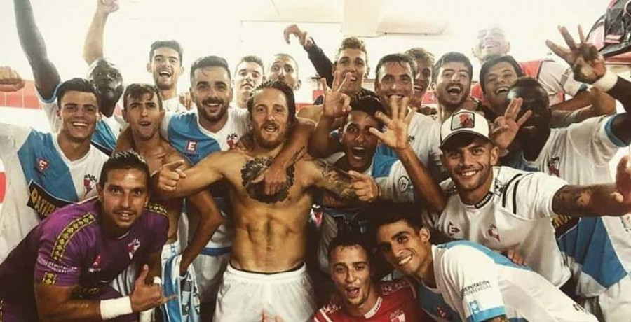 El Arosa hace valer su mejor juego en A Illa y duerme líder