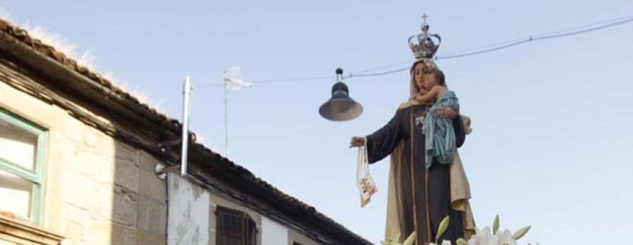 PONTECESURES - Los marineros honran a la Virgen del Carmen