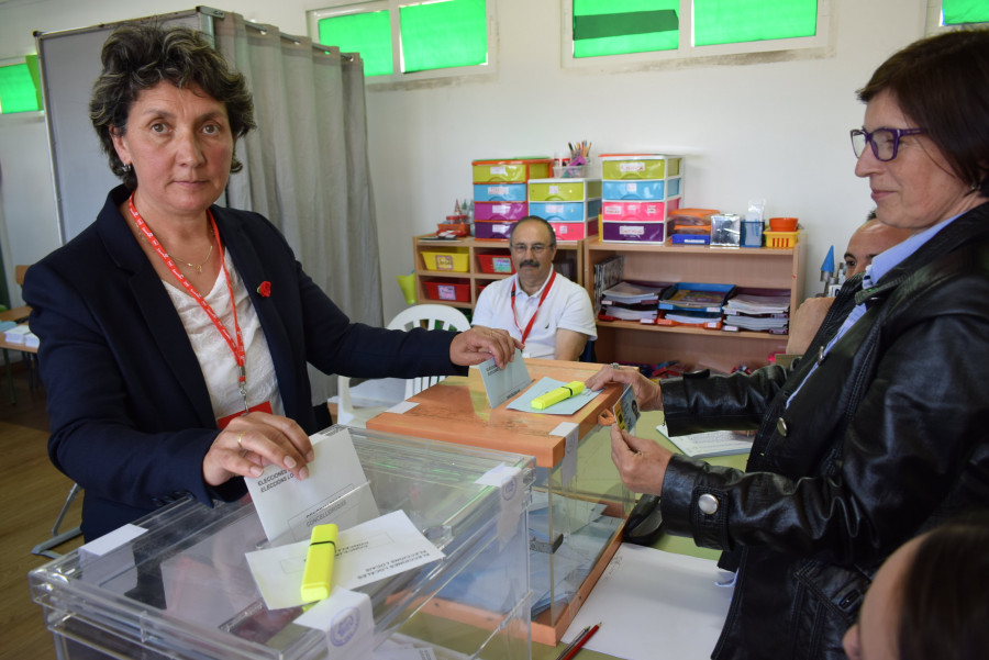 El PP rianxeiro le ofreció la Alcaldía a la socialista Carmen Figueira, que se decantó por ir con Adolfo Muiños