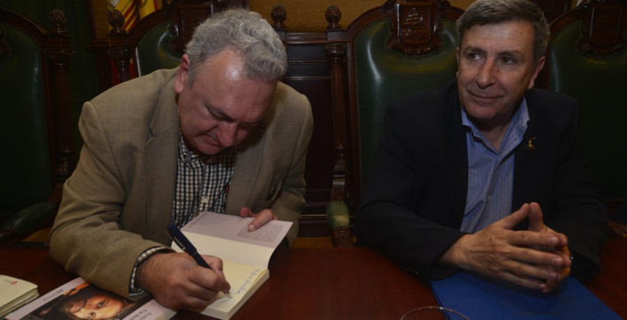 Concello y Xerais ratifican su convenio de colaboración para el certamen de novela