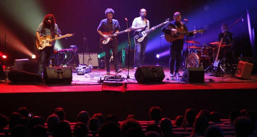 El Atlantic Fest abre sus puertas con conciertos en el auditorio y locales