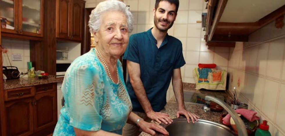 Nonagenaria y universitario, felices compañeros de piso