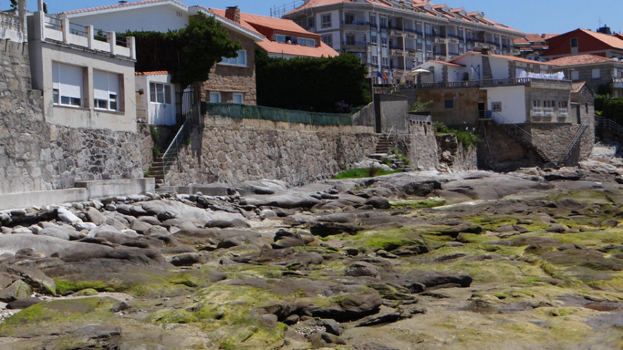 Martín pospone a Semana Santa el aporte de arena de la playa de A Carabuxeira