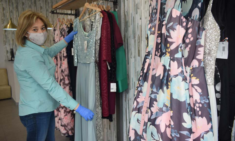 Una tienda de ropa multimarca es la primera víctima de la dura crisis de la Covid-19 en Ribeira