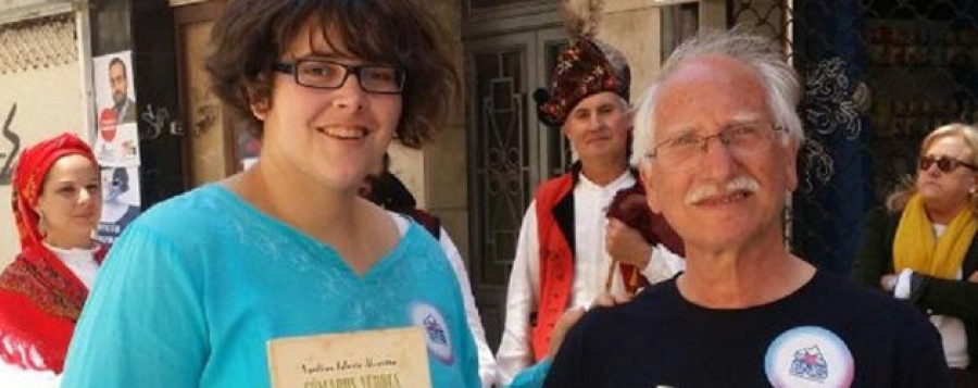 María Villaronga se compromete a impulsar el gallego en contacto con los colectivos de Vilagarcía