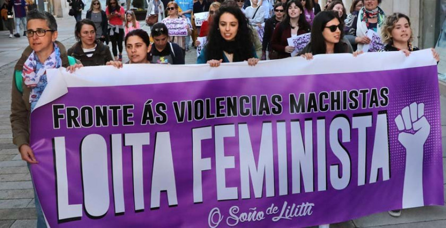 Vilagarcía mobilízase para esixir máis fondos para loitar contra a violencia de xénero