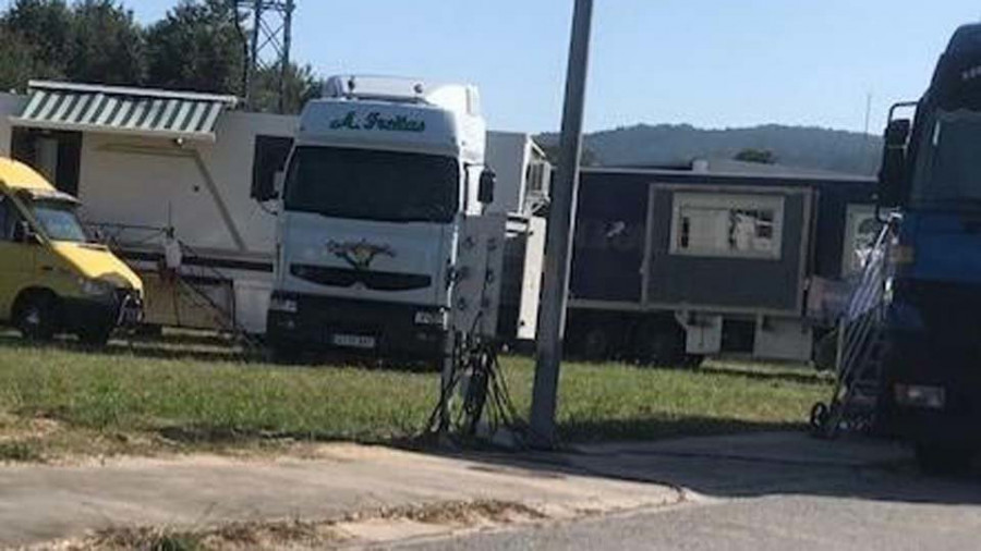 Denuncian vertidos y enganches irregulares de los feriantes instalados en el polígono de Nantes