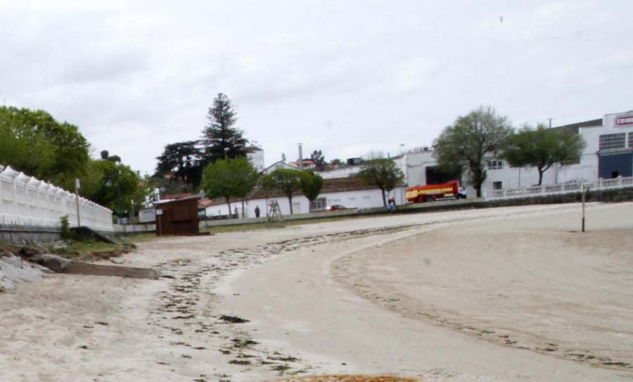 Cierran de nuevo el baño en la playa de O Preguntoiro por otro vertido de fecales