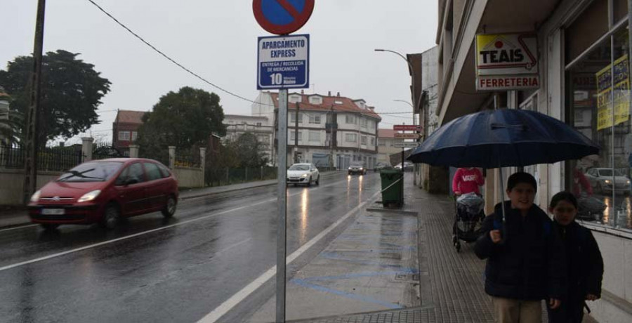 La ordenanza local de Tráfico de Ribeira regulará el aparcamiento en zonas azules y tipo express