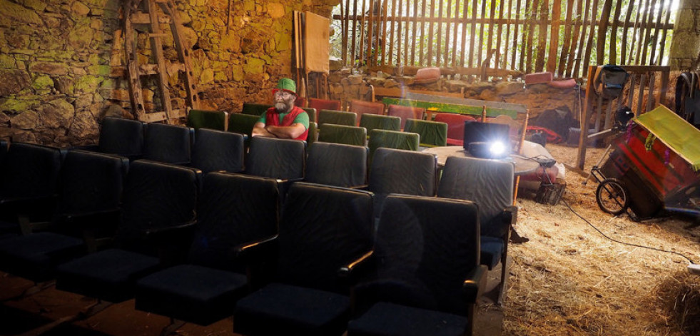 Un pajar convertido en cine en pleno corazón  de Galicia