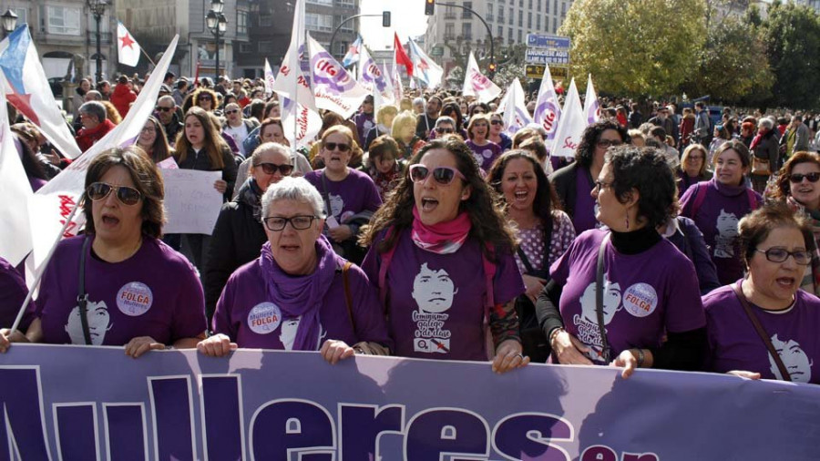 Las mujeres de Arousa alzan sus voces en  un 8M de huelga y masivas concentraciones