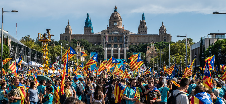 La Diada registra su participación más baja con el independentismo dividido