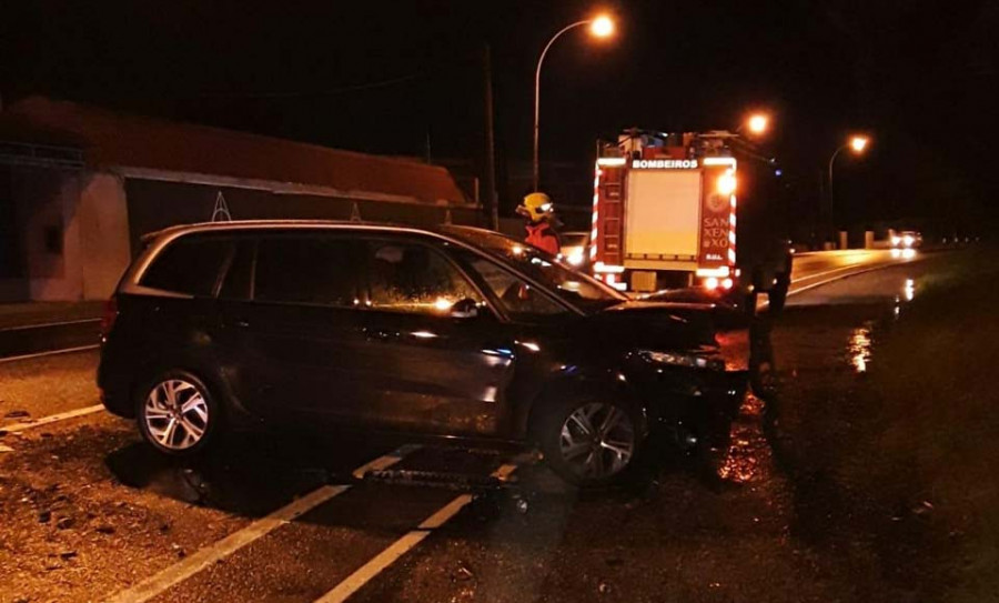 Aparece muerto a varios metros de un accidente de tráfico y arrestan a su hijo