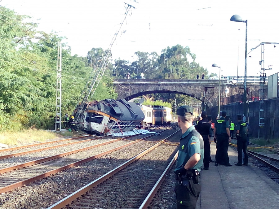 Cuatro muertos y 50 heridos al descarrilar un tren de pasajeros en O Porriño (Pontevedra)