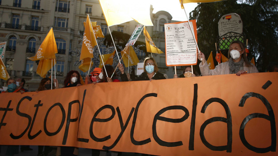 Celaá acusa a Casado de llamar a la “desobediencia” a sus comunidades