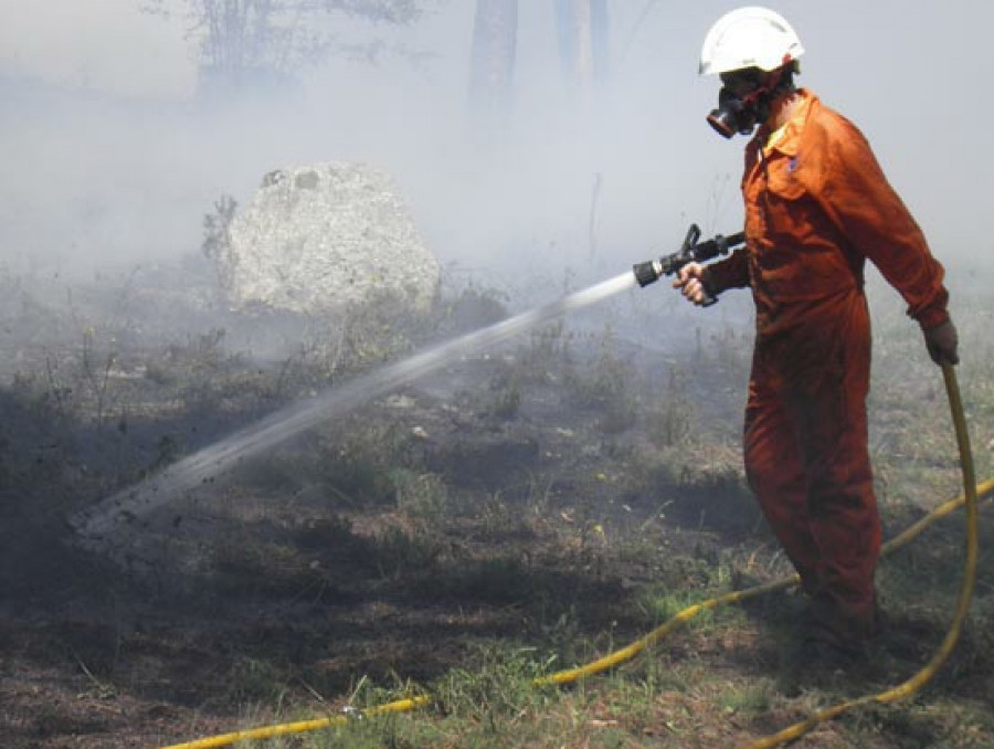 La Policía Autonómica da por exclarecidos dos incendios registrados en mayo y junio en Ribeira y Rianxo