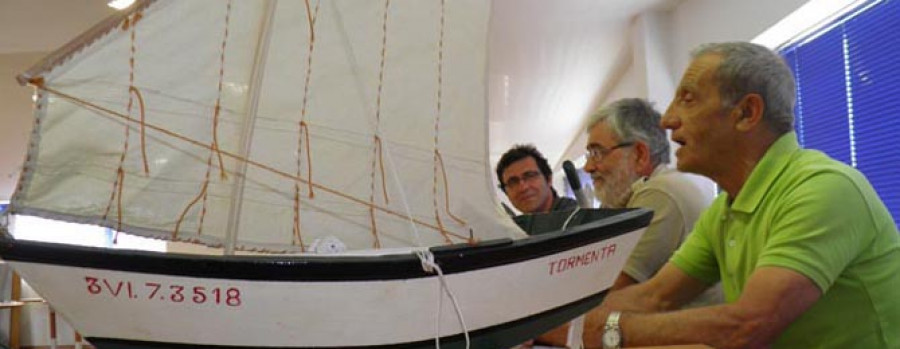 RIVEIRA - El Náutico acoge una exposición de dieciséis maquetas de barcos tradicionales de José Luis Lomba