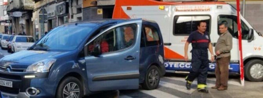 Una joven resulta herida leve tras ser atropellada en un paso de peatones