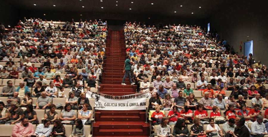 El rechazo a la mina de Touro ya es un clamor social y llena el auditorio de Vilagarcía