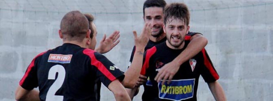 El goleador Javi Pazos reconoce que ha recobrado la confianza en el Arosa