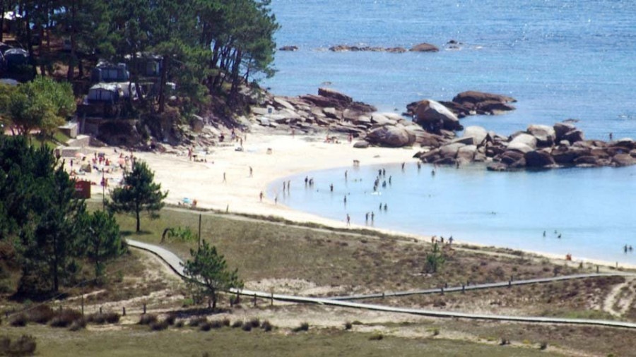 La Xunta elimina un punto de vertido de aguas residuales en el entorno de la playa de Coroso