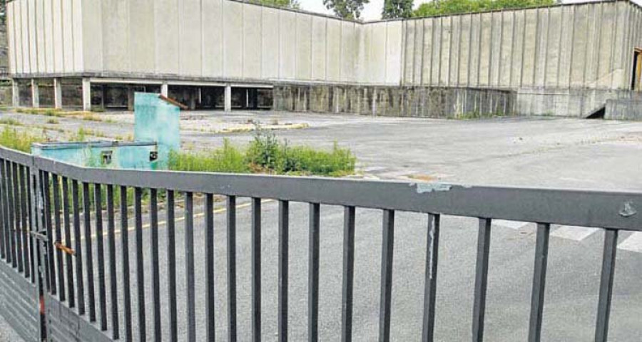 Ravella planea que el Puerto construya su hotel en la antigua nave de Lantero