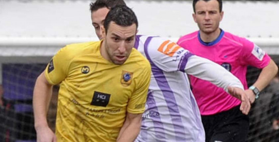 Aitor Gómez lidera la lucha del Sanxenxo por el ascenso con un hat-trick