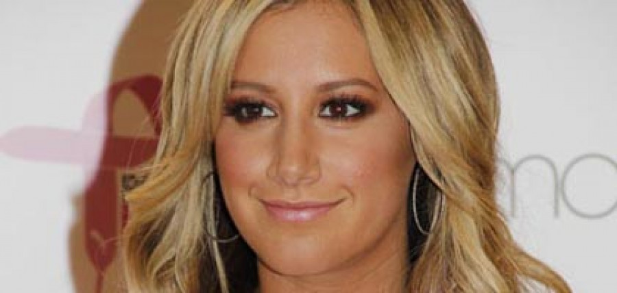 Ashley Tisdale parodia un sinfín de películas de miedo en “Scary Movie 5”