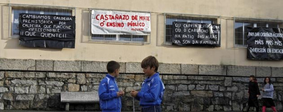 MEAÑO - El Coirón-Dena clama contra una caldera “primitiva” y la falta de profesorado