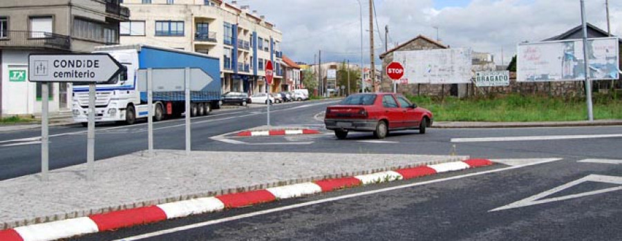 PONTECESURES - Piden a Carreteras que actúe en un cruce de la N-550 en el que son constantes los giros irregulares