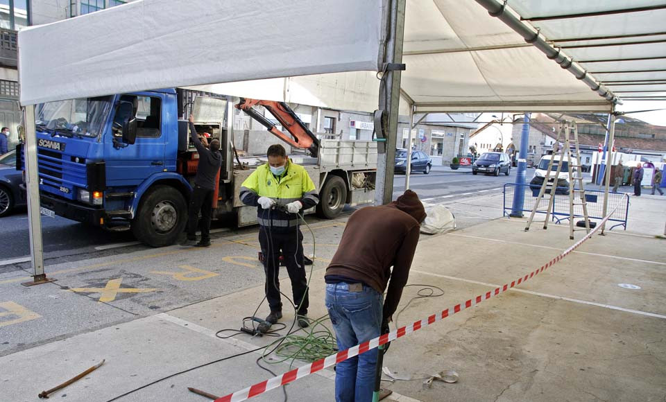 Cambados instala una carpa para las esperas del centro de salud y pide más personal en una moción