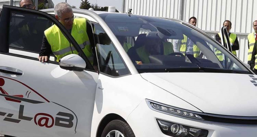 Conde destaca el trabajo en equipo del sector de la automoción gallega