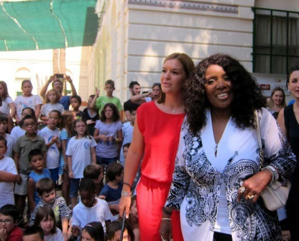 Reciben a Gloria Gaynor con una versión de “I will survive”