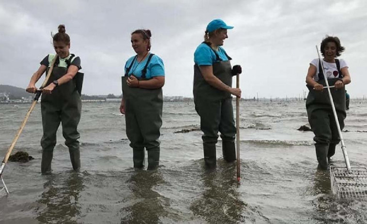 Amarcarril homenajea en su sede a la “muller brava e loitadora do mar”