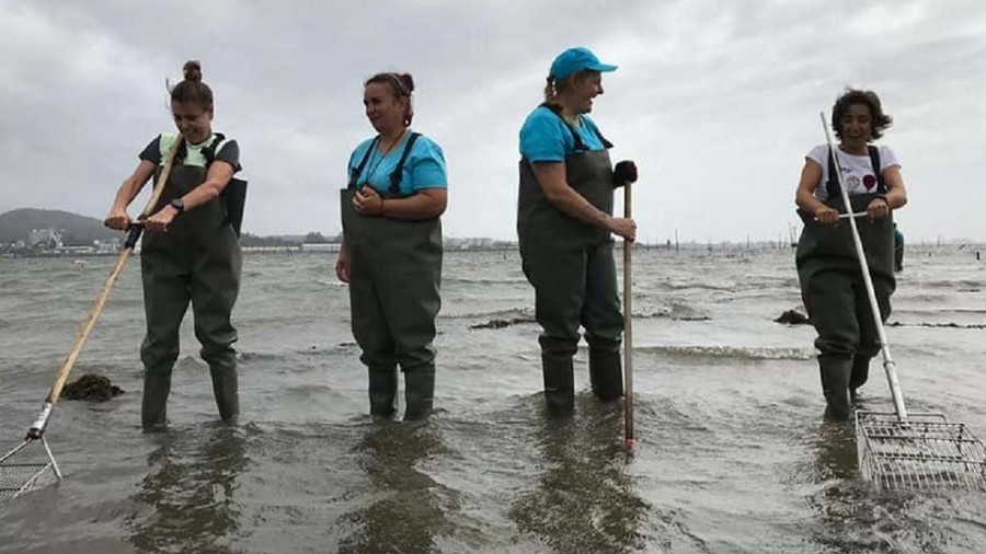 Amarcarril homenajea en su sede a la “muller brava e loitadora do mar”