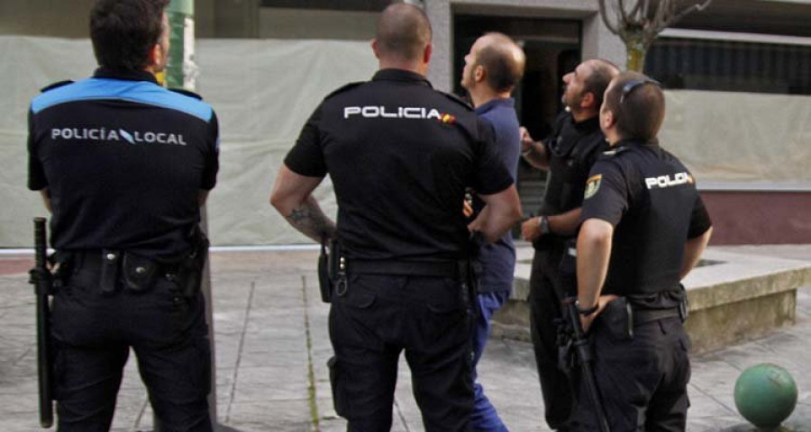 Una pelea en Doutor Tourón obliga a intervenir a varias patrullas de la Policía