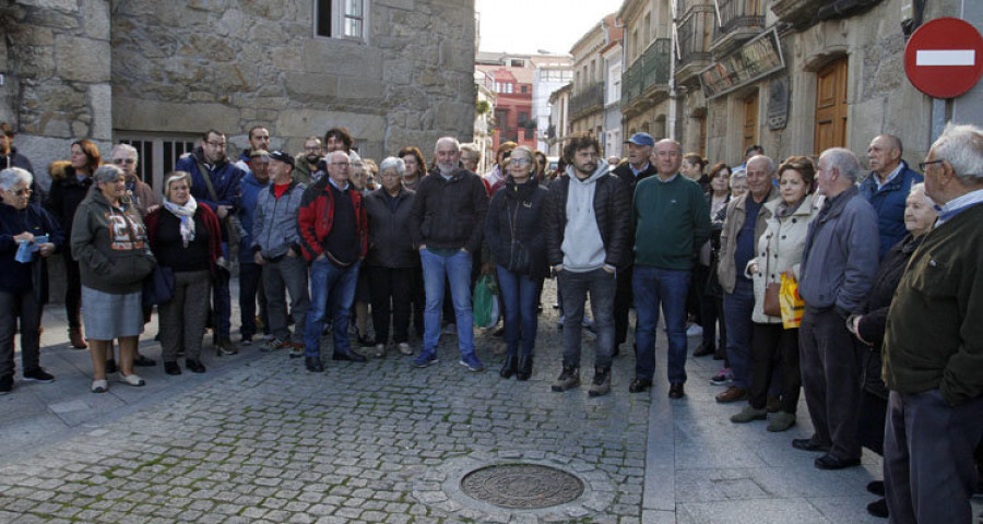 Vilaxoán sale a la calle para reclamar atención médica en su consultorio